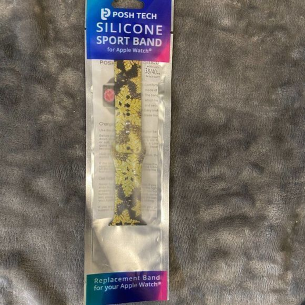 🌿4/$35 🌿NWT POSH TECH Apple‎ Watch Band Snowflakes
